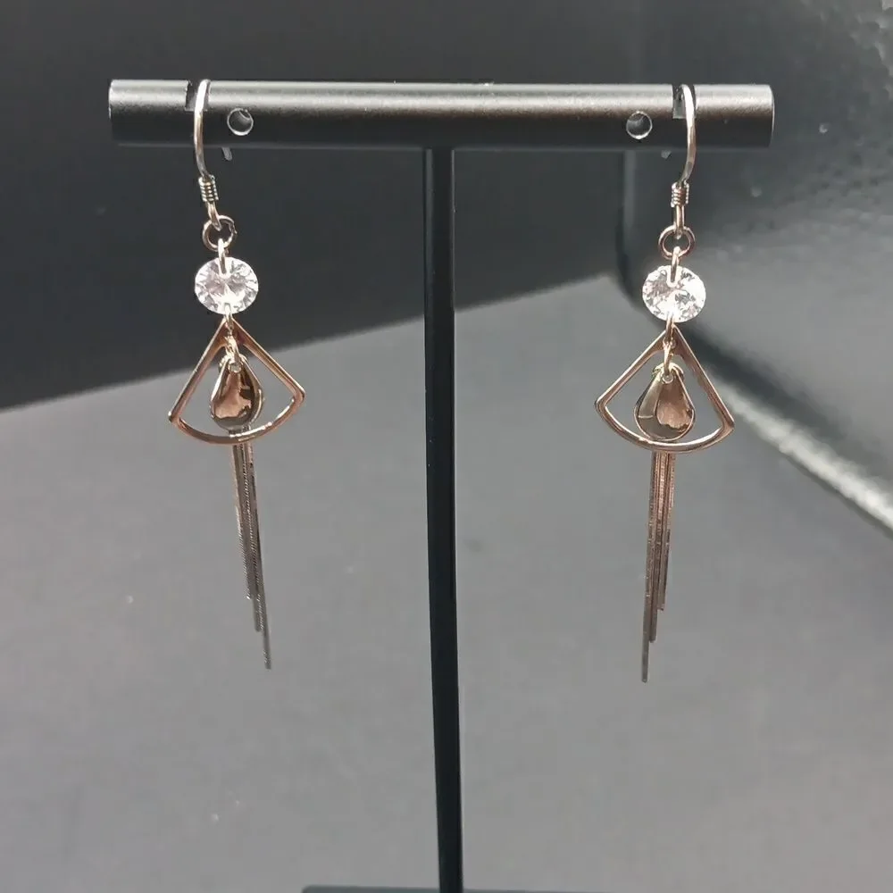 LE YI Drop Dangle Earrings‎ New In Box